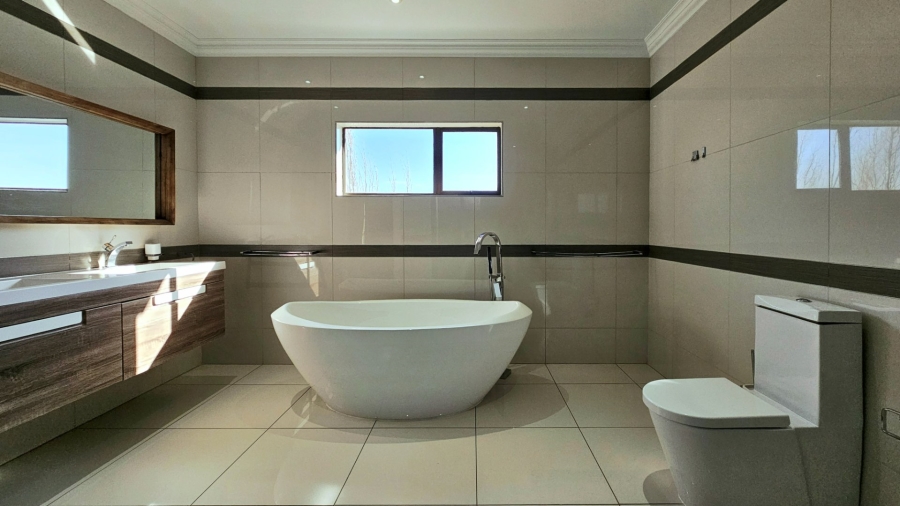 5 Bedroom Property for Sale in Kiepersol Free State